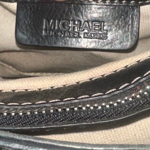 Michael Kors Vintage Black Aviator Tote in leather with silver hardware - Picture 10 of 10